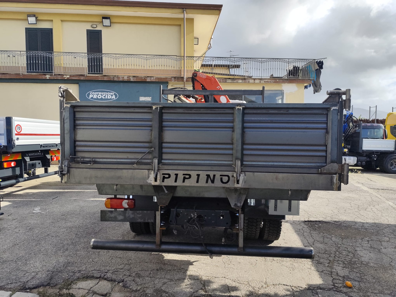 IVECO EUROCARGO 140-250 - Crane truck: picture 5 IVECO EUROCARGO 140-250 - Crane truck: picture 5