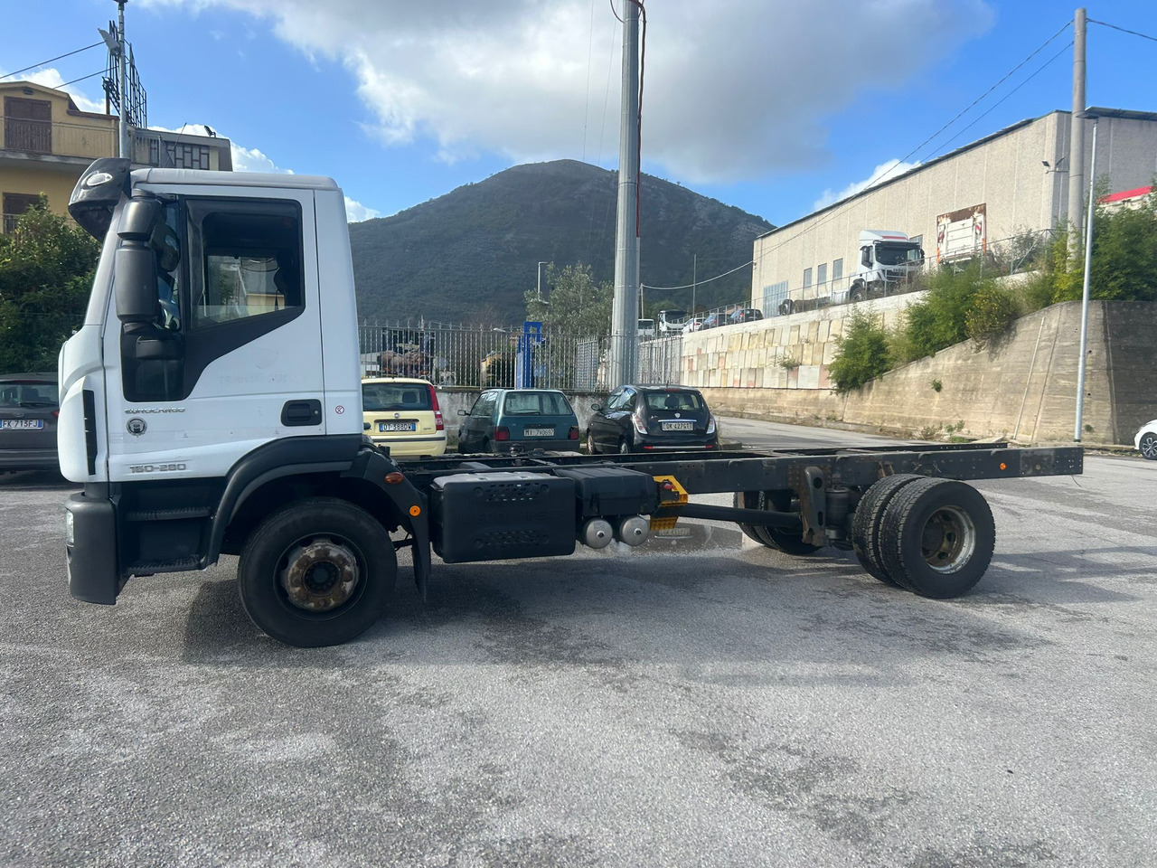 IVECO EUROCARGO 160-280 - Cab chassis truck, Crane truck: picture 2 IVECO EUROCARGO 160-280 - Cab chassis truck, Crane truck: picture 2