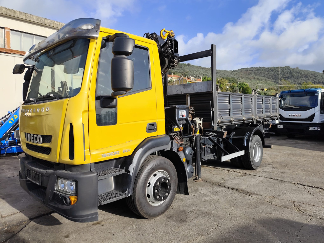 IVECO EUROCARGO 160E30 - Crane truck: picture 1 IVECO EUROCARGO 160E30 - Crane truck: picture 1