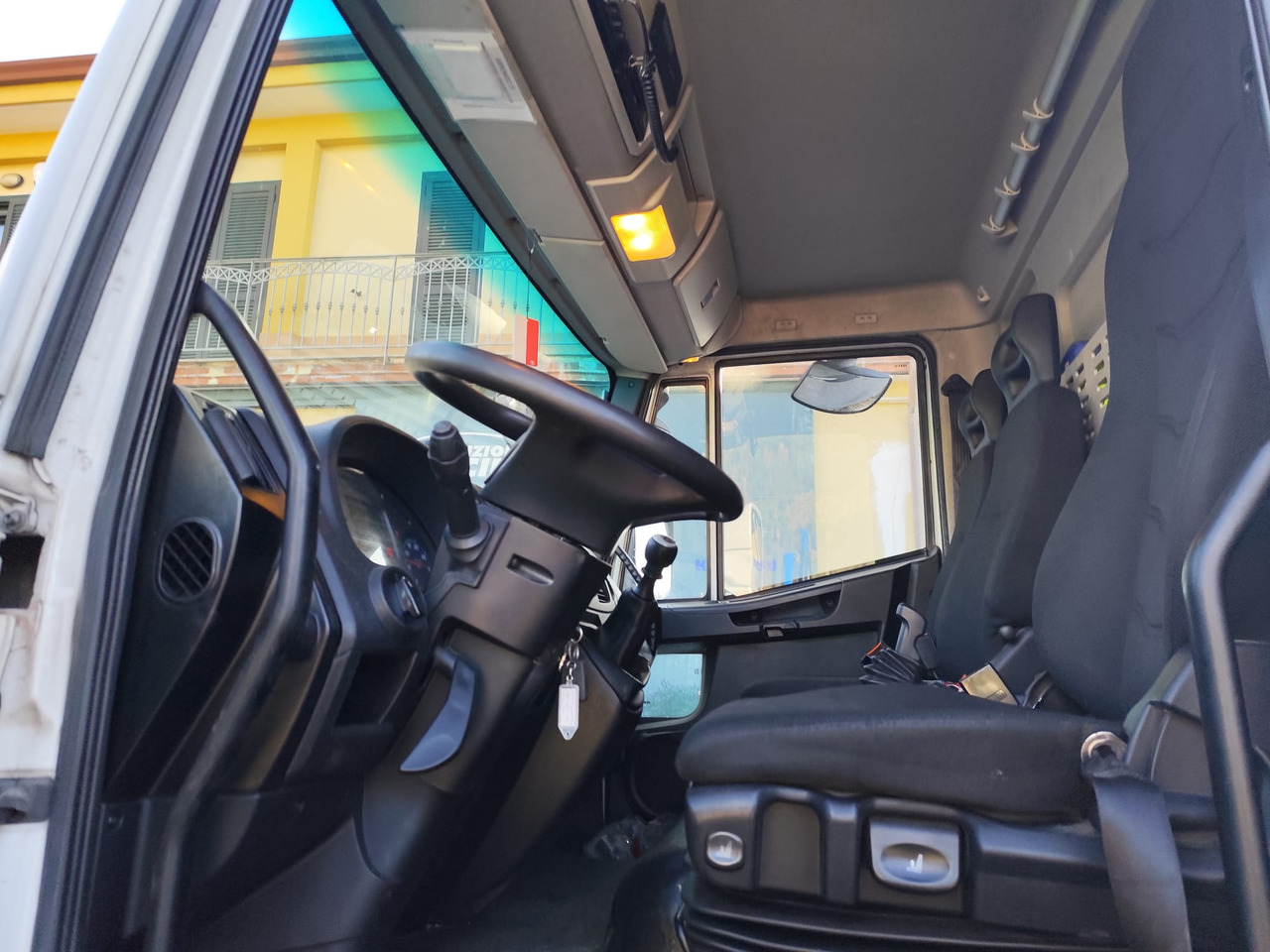 IVECO EUROCARGO 180-250 - Cab chassis truck, Crane truck: picture 2 IVECO EUROCARGO 180-250 - Cab chassis truck, Crane truck: picture 2
