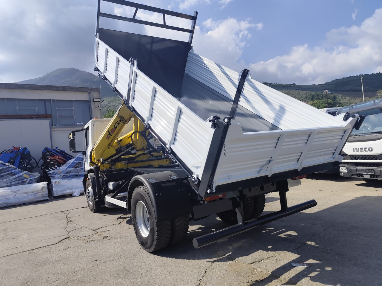 IVECO EUROCARGO 180E30 - Tipper, Crane truck: picture 5 IVECO EUROCARGO 180E30 - Tipper, Crane truck: picture 5