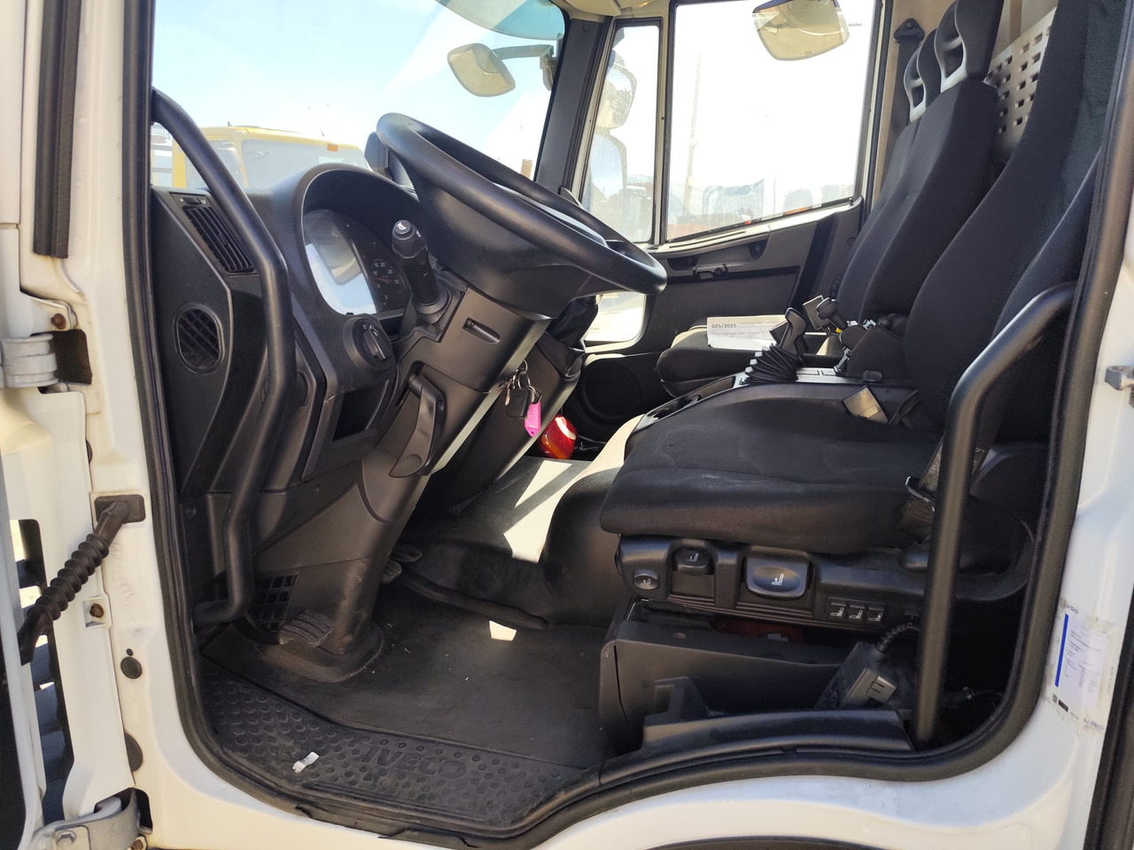 Crane truck, Tipper IVECO EUROCARGO 80-210: picture 42