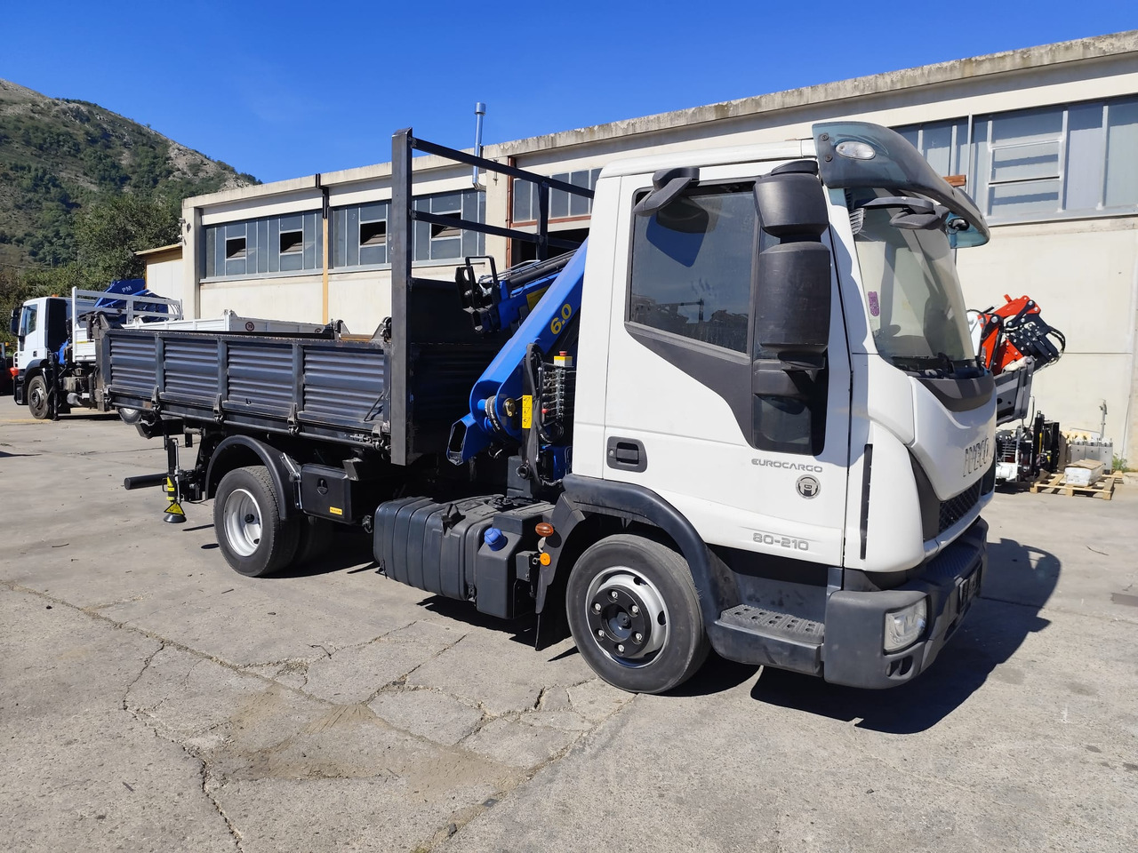 Crane truck, Tipper IVECO EUROCARGO 80-210: picture 34