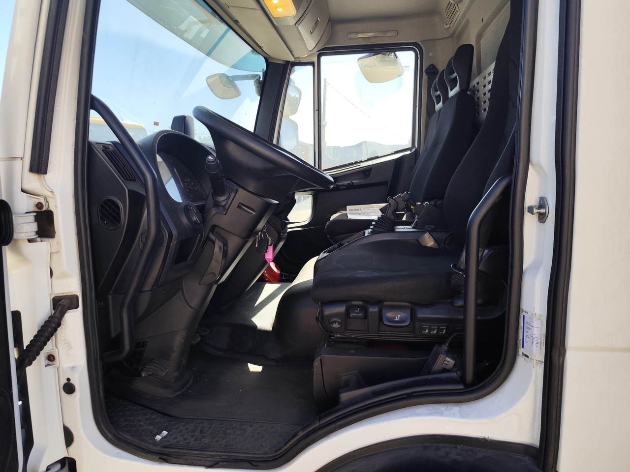 Crane truck, Tipper IVECO EUROCARGO 80-210: picture 49