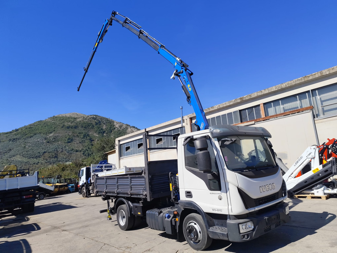 Crane truck, Tipper IVECO EUROCARGO 80-210: picture 17