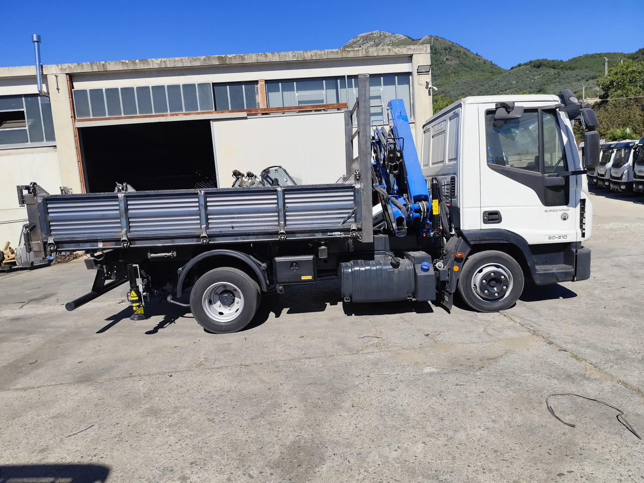 Crane truck, Tipper IVECO EUROCARGO 80-210: picture 32
