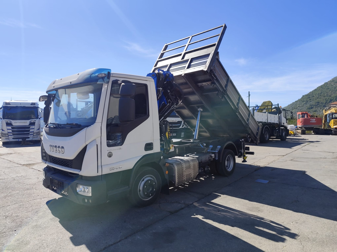 Crane truck, Tipper IVECO EUROCARGO 80-210: picture 12