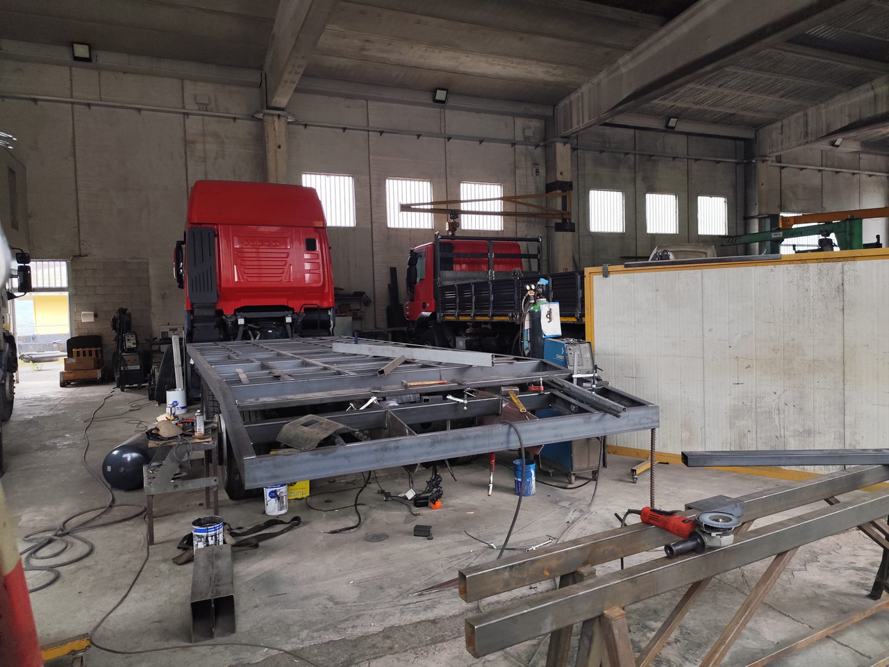 IVECO S-WAY AS260S48 Y - Dropside/ Flatbed truck: picture 3 IVECO S-WAY AS260S48 Y - Dropside/ Flatbed truck: picture 3