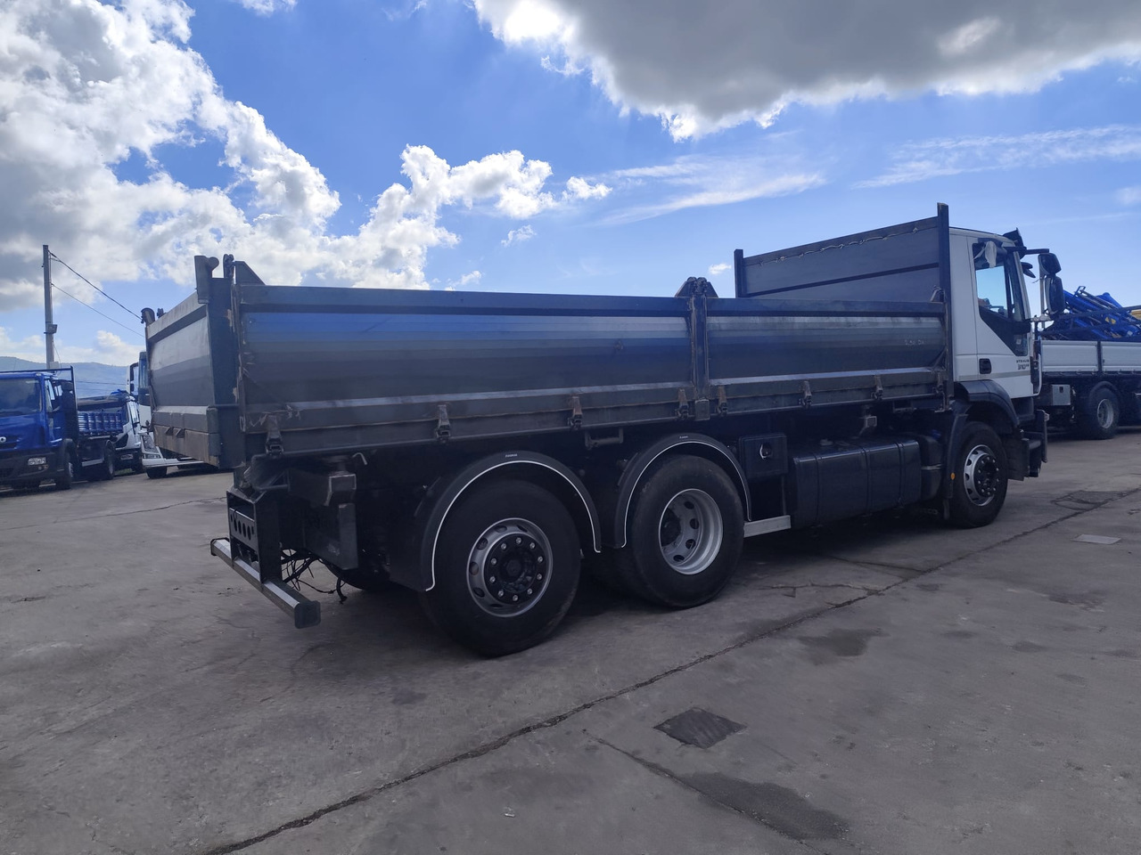 IVECO STRALIS AD 260S31 - Tipper: picture 4 IVECO STRALIS AD 260S31 - Tipper: picture 4