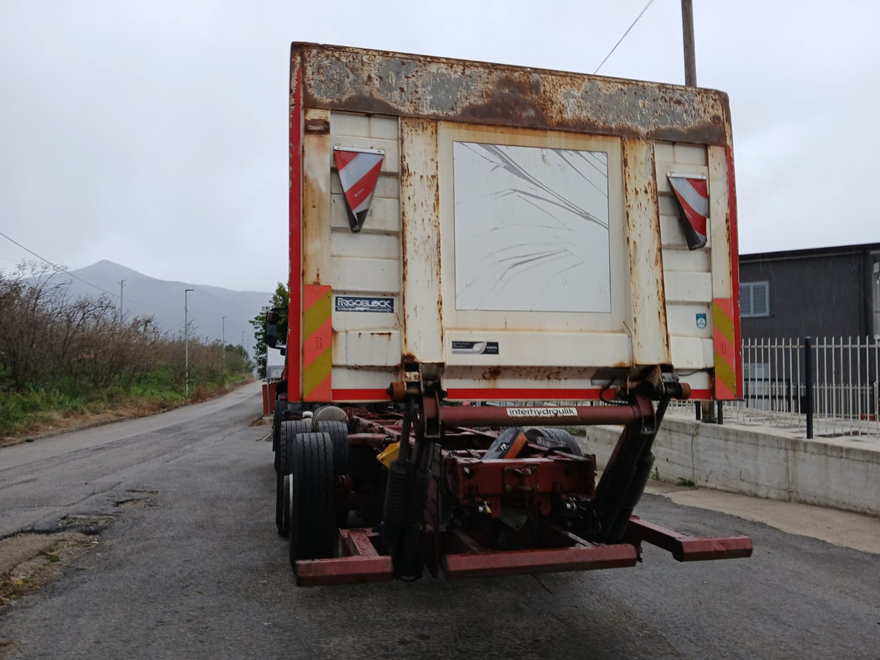 Cab chassis truck IVECO STRALIS AD 260S31: picture 12