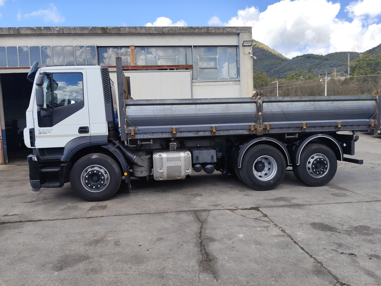 IVECO STRALIS AD 260S31 XP - Tipper: picture 5 IVECO STRALIS AD 260S31 XP - Tipper: picture 5