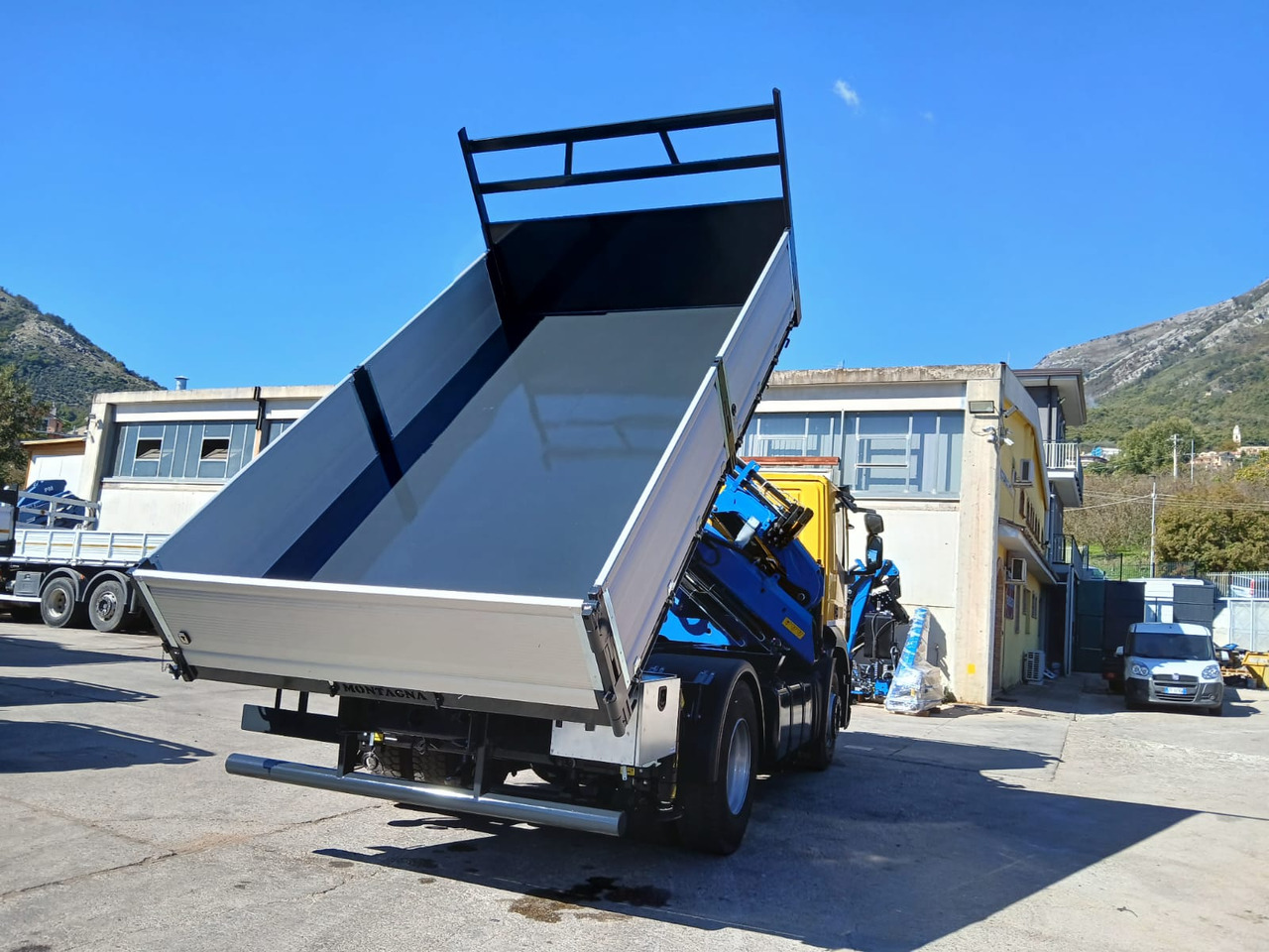 Crane truck, Tipper IVECO STRALIS HI-STREET AD190S42: picture 21