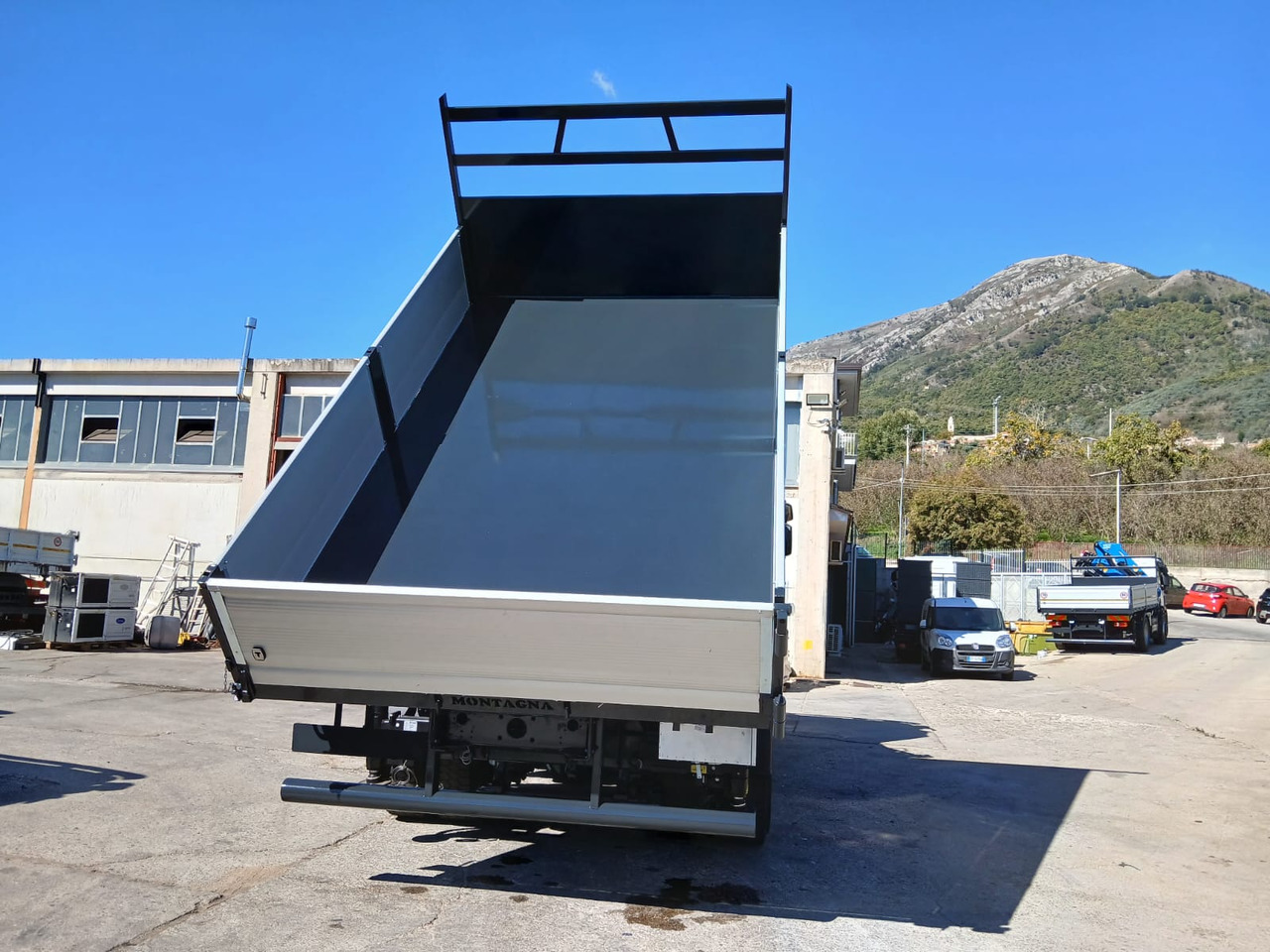 Crane truck, Tipper IVECO STRALIS HI-STREET AD190S42: picture 19