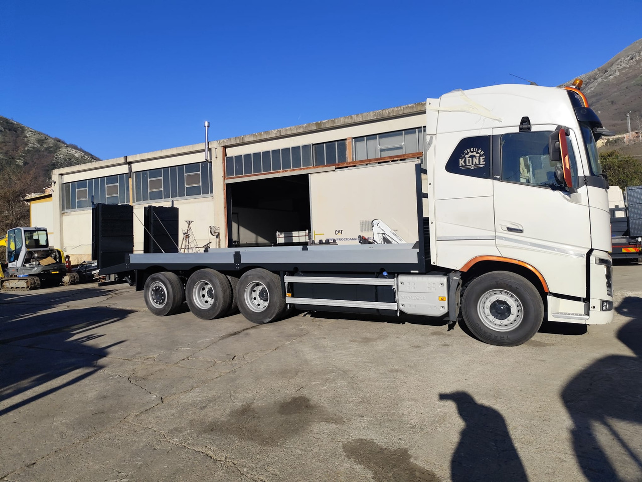 Dropside/ Flatbed truck VOLVO FH16.660: picture 16