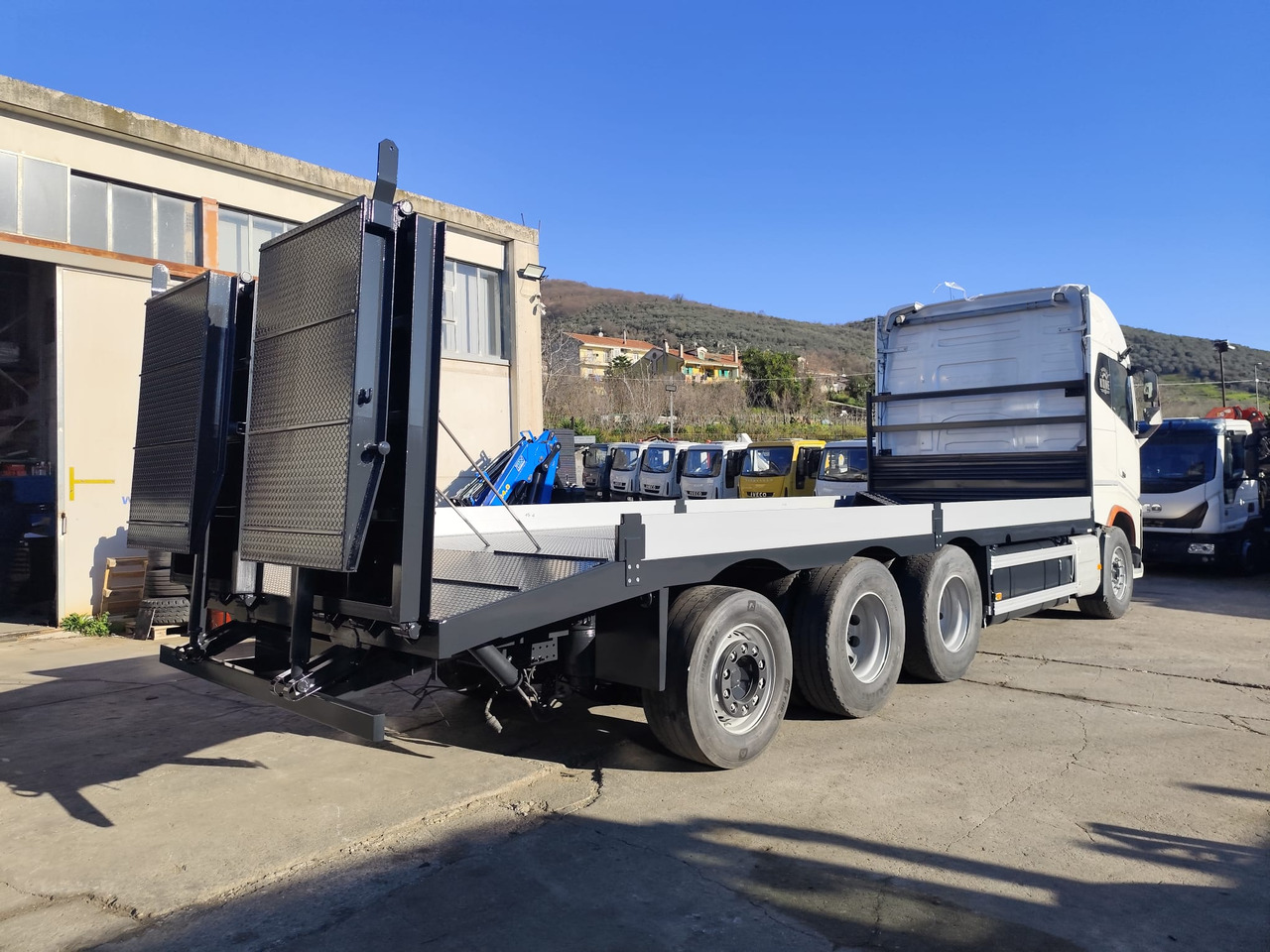 Dropside/ Flatbed truck VOLVO FH16.660: picture 19