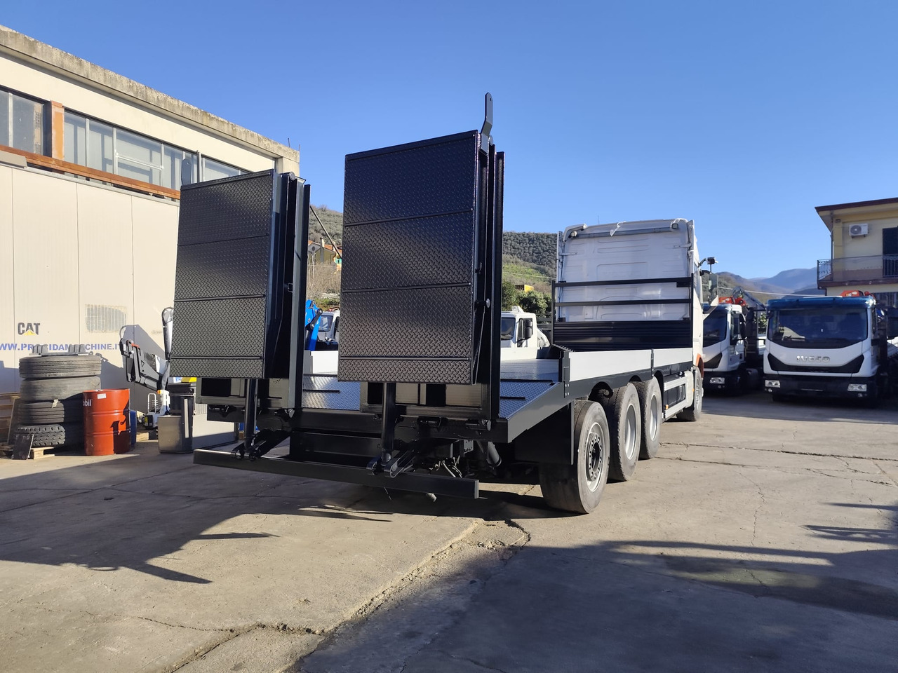 Dropside/ Flatbed truck VOLVO FH16.660: picture 26