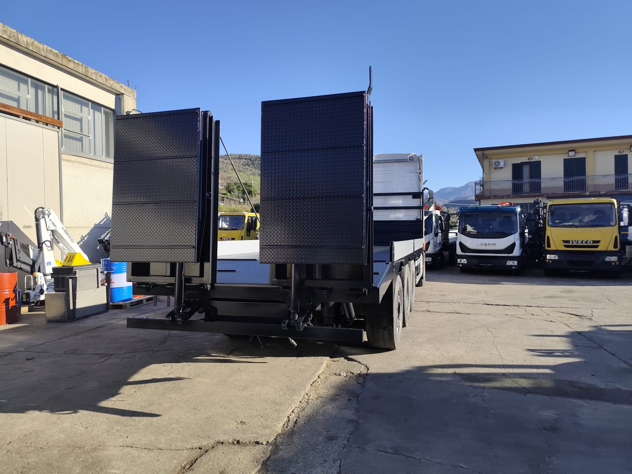 Dropside/ Flatbed truck VOLVO FH16.660: picture 25