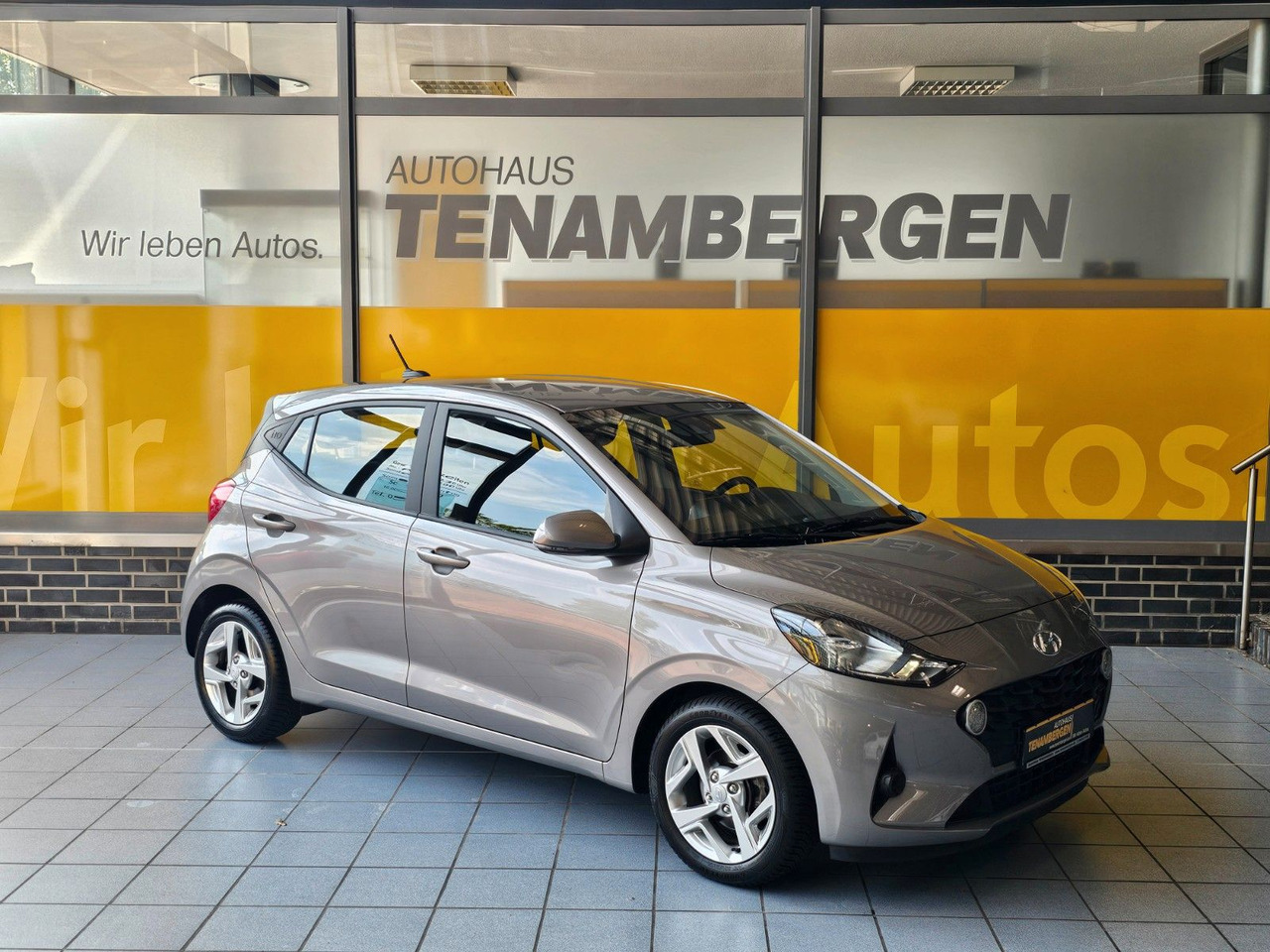Hyundai i10 Trend AUTOMATIK SHZ PDC LenkrHzg DAB Spurhal - Car: picture 1 Hyundai i10 Trend AUTOMATIK SHZ PDC LenkrHzg DAB Spurhal - Car: picture 1