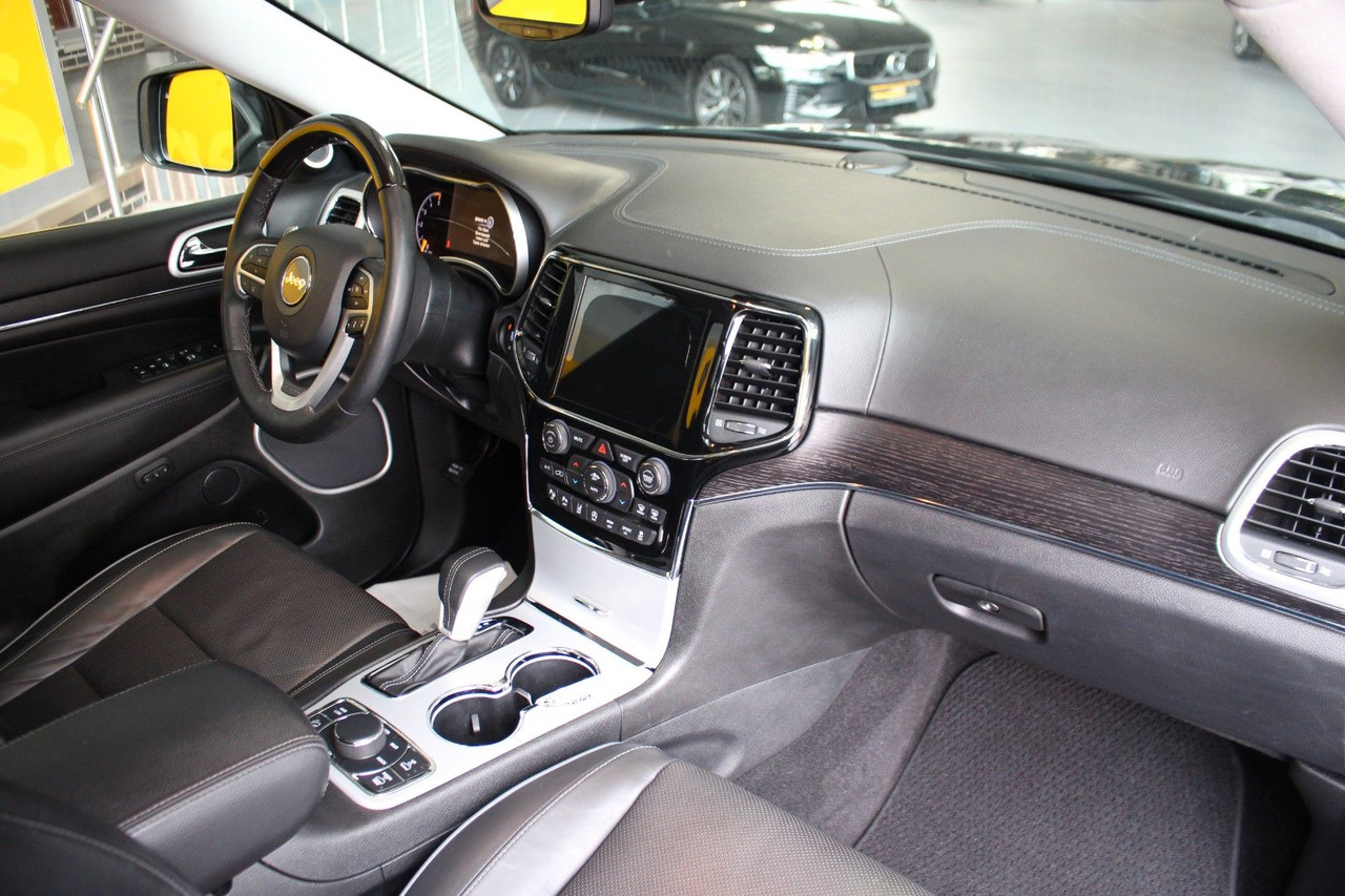 Jeep Grand Cherokee 3.0 CRD Summit H&K Pano DVD ACC - SUV: picture 4 Jeep Grand Cherokee 3.0 CRD Summit H&K Pano DVD ACC - SUV: picture 4