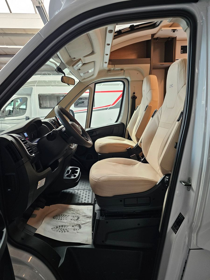 LMC Tourer T660G 70 Jahre AT-8 WC Markise Navi - Semi-integrated motorhome: picture 5 LMC Tourer T660G 70 Jahre AT-8 WC Markise Navi - Semi-integrated motorhome: picture 5