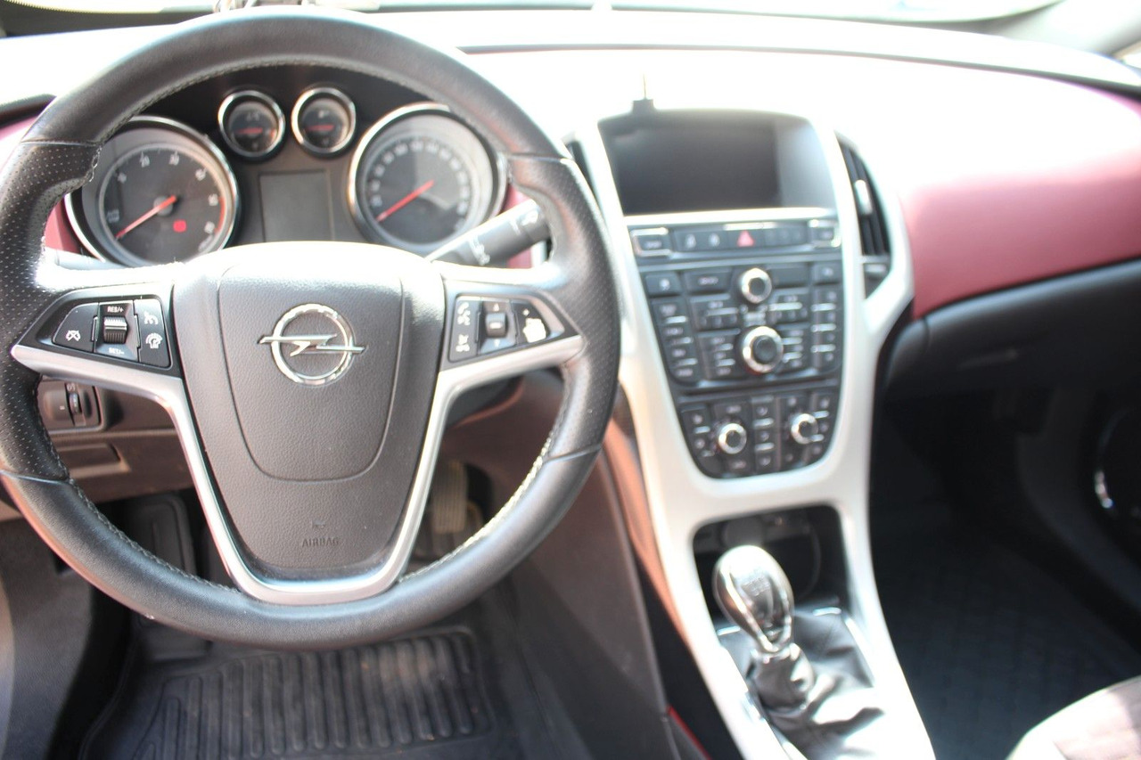 Hatchback Opel Astra J GTC Innovation: picture 9