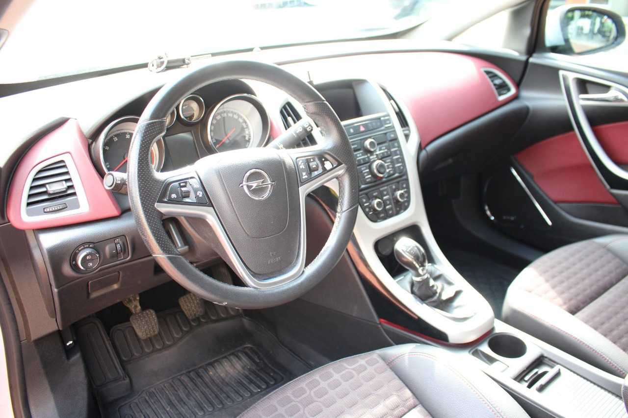 Hatchback Opel Astra J GTC Innovation: picture 8