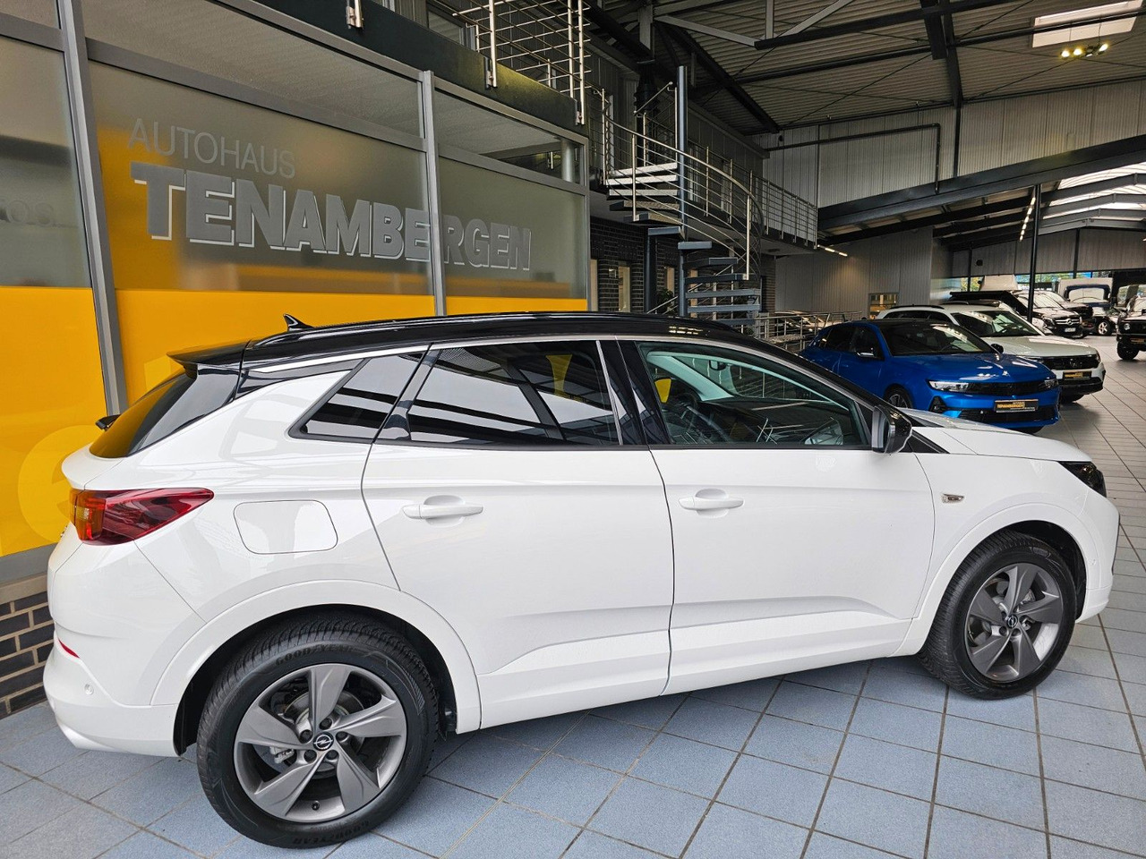 Opel Grandland Elegance AT-8 Navi Kamera LED - SUV: picture 2 Opel Grandland Elegance AT-8 Navi Kamera LED - SUV: picture 2