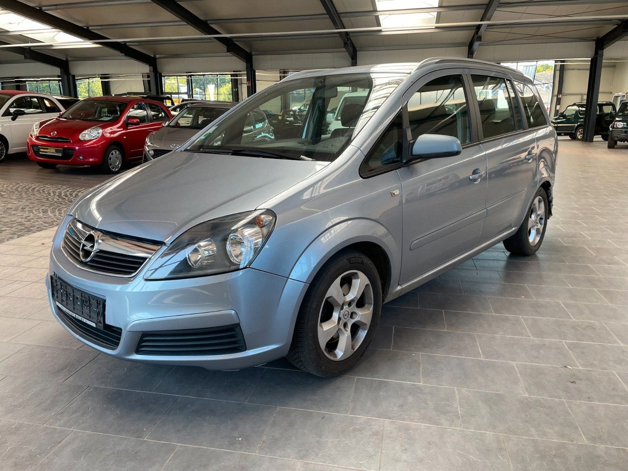 Opel Zafira B Edition - Passenger van: picture 2 Opel Zafira B Edition - Passenger van: picture 2
