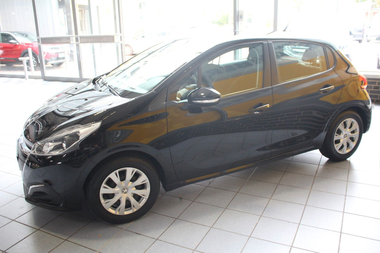 Peugeot 208 Active Klima PDC Sitzheizung Bluetooth - Sedan: picture 5 Peugeot 208 Active Klima PDC Sitzheizung Bluetooth - Sedan: picture 5