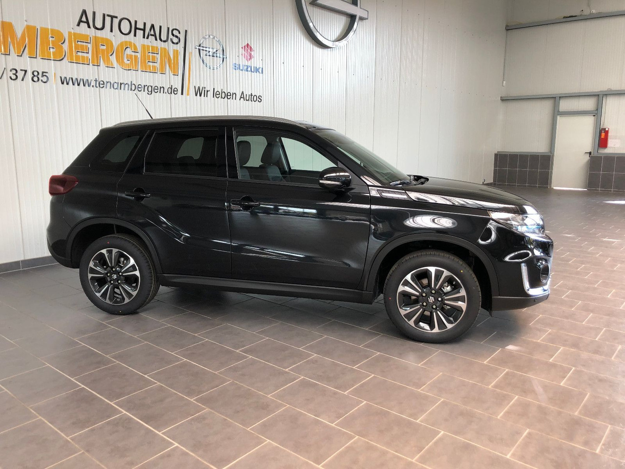 Suzuki Vitara 1.5 Hybrid Comfort+Automatik/ Panor.-Dach - SUV: picture 2 Suzuki Vitara 1.5 Hybrid Comfort+Automatik/ Panor.-Dach - SUV: picture 2