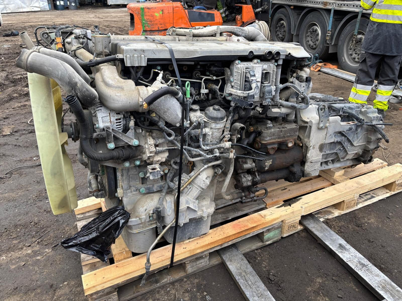 MAN D2676LF52 - Engine: picture 2 MAN D2676LF52 - Engine: picture 2