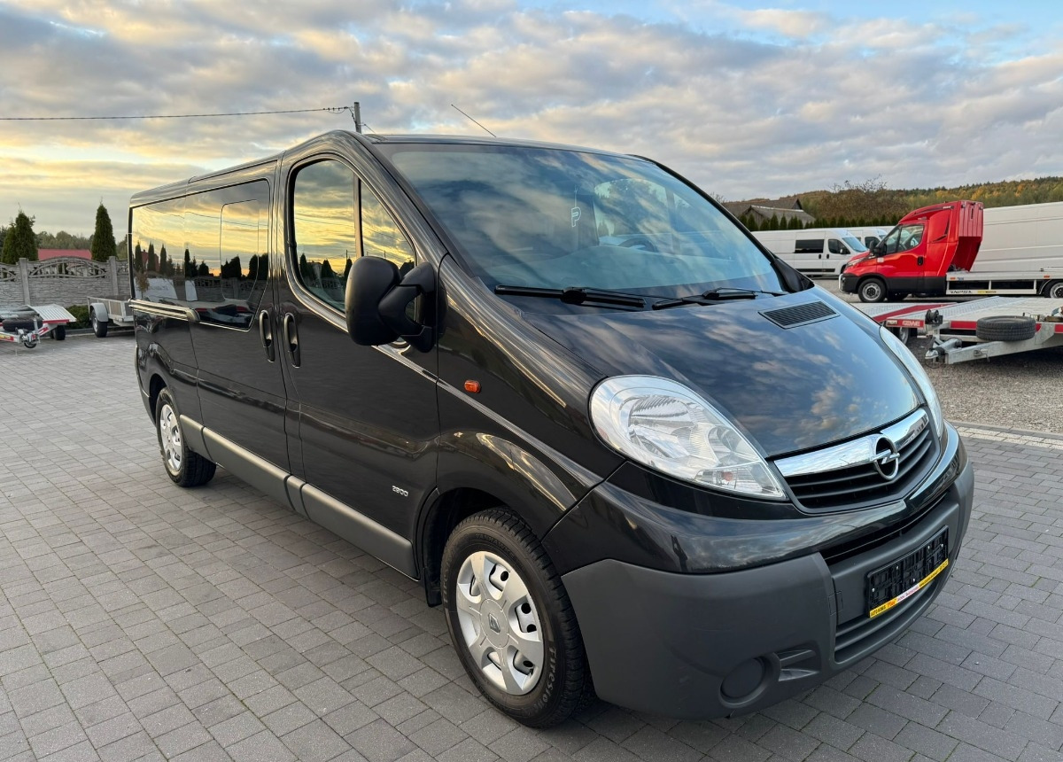Opel Vivaro Doka Long 2.5 150 ps. L2 H1 - Combi van: picture 4 Opel Vivaro Doka Long 2.5 150 ps. L2 H1 - Combi van: picture 4