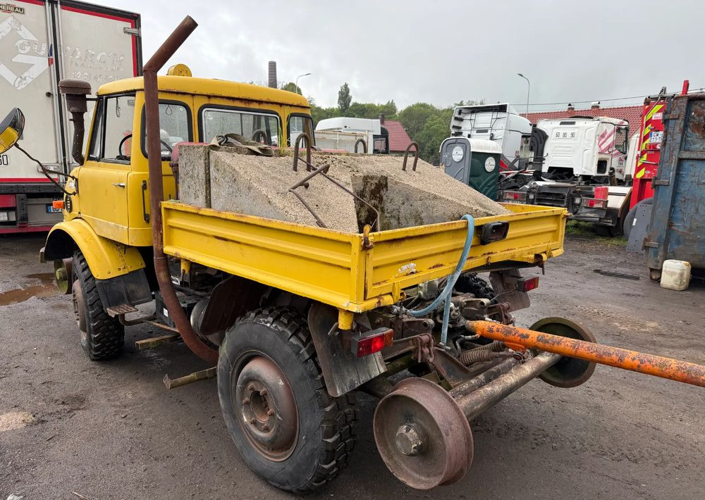 Mercedes-Benz UNIMOG 406B - Dropside/ Flatbed truck: picture 3 Mercedes-Benz UNIMOG 406B - Dropside/ Flatbed truck: picture 3