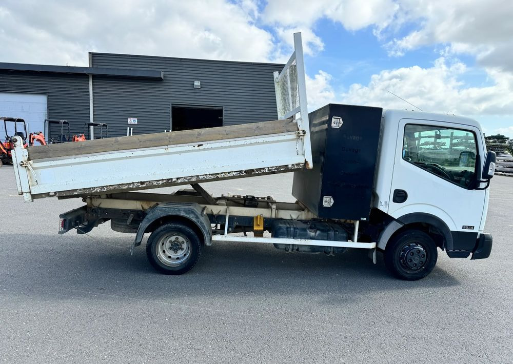 Nissan NT400 - Tipper: picture 5 Nissan NT400 - Tipper: picture 5