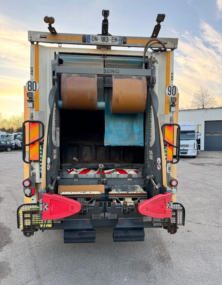 Scania P360 - Garbage truck: picture 4 Scania P360 - Garbage truck: picture 4
