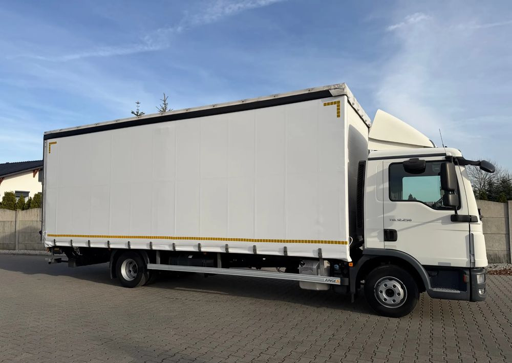MAN TGL 12.250 - Curtainsider truck: picture 5 MAN TGL 12.250 - Curtainsider truck: picture 5
