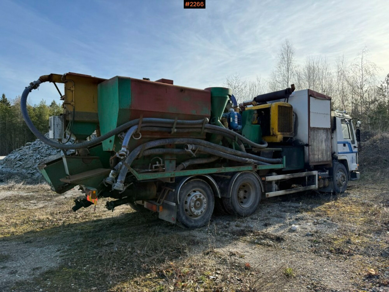 Truck Volvo FL10 6x2 with mobile grain mill: picture 6