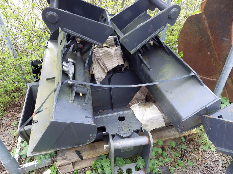 Schwenkbare Grabenräumlöffel  MS01   3 x auf Lager - Excavator bucket: picture 4 Schwenkbare Grabenräumlöffel  MS01   3 x auf Lager - Excavator bucket: picture 4