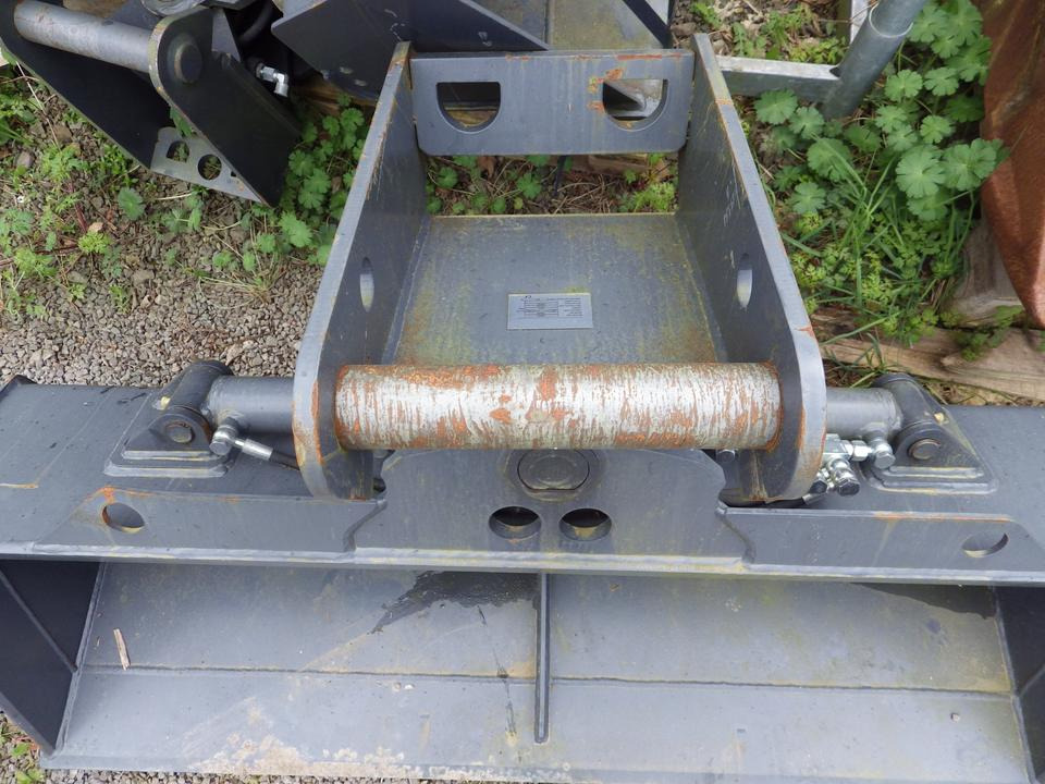 Schwenkbare Grabenräumlöffel  MS01   3 x auf Lager - Excavator bucket: picture 3 Schwenkbare Grabenräumlöffel  MS01   3 x auf Lager - Excavator bucket: picture 3