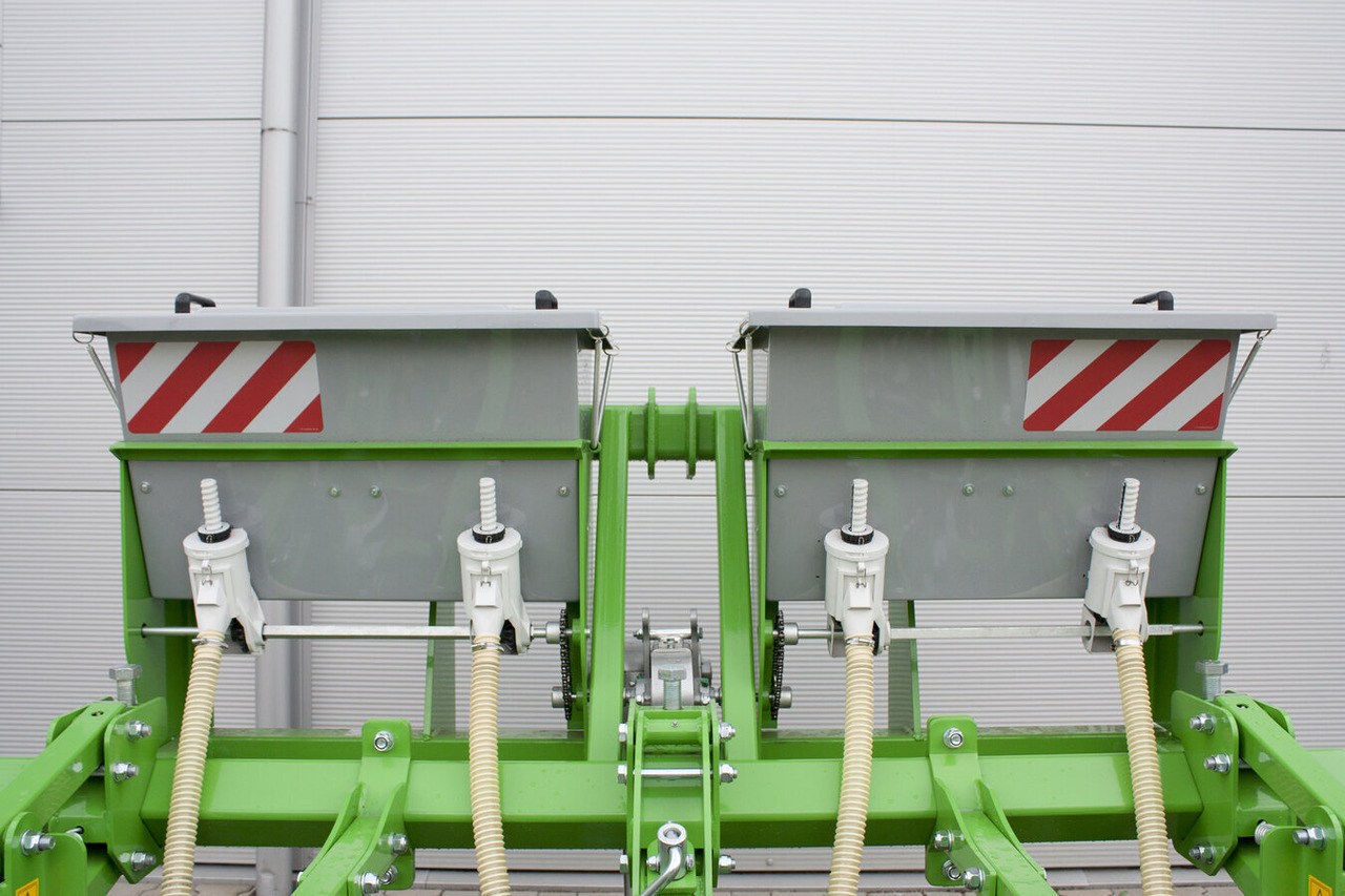 BOMET DISTRIBUTEUR ENGRAIS MINERAUX POUR BINEUSE 4 RANGS NEMBUS - Fertilizing equipment: picture 1 BOMET DISTRIBUTEUR ENGRAIS MINERAUX POUR BINEUSE 4 RANGS NEMBUS - Fertilizing equipment: picture 1