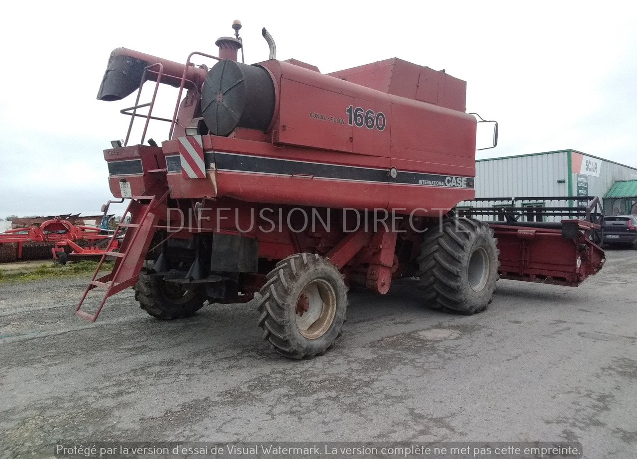 CASE MOISSONNEUSE AXIAL 1660 - Combine harvester: picture 2 CASE MOISSONNEUSE AXIAL 1660 - Combine harvester: picture 2