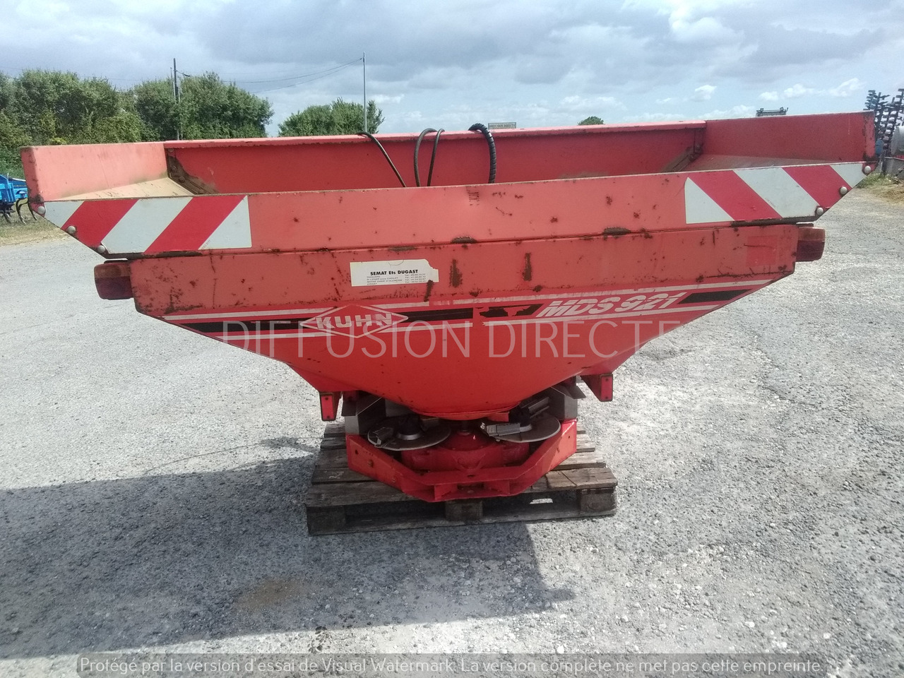 KUHN DISTRIBUTEUR D'ENGRAIS MDS 921 - Fertilizer spreader: picture 2 KUHN DISTRIBUTEUR D'ENGRAIS MDS 921 - Fertilizer spreader: picture 2