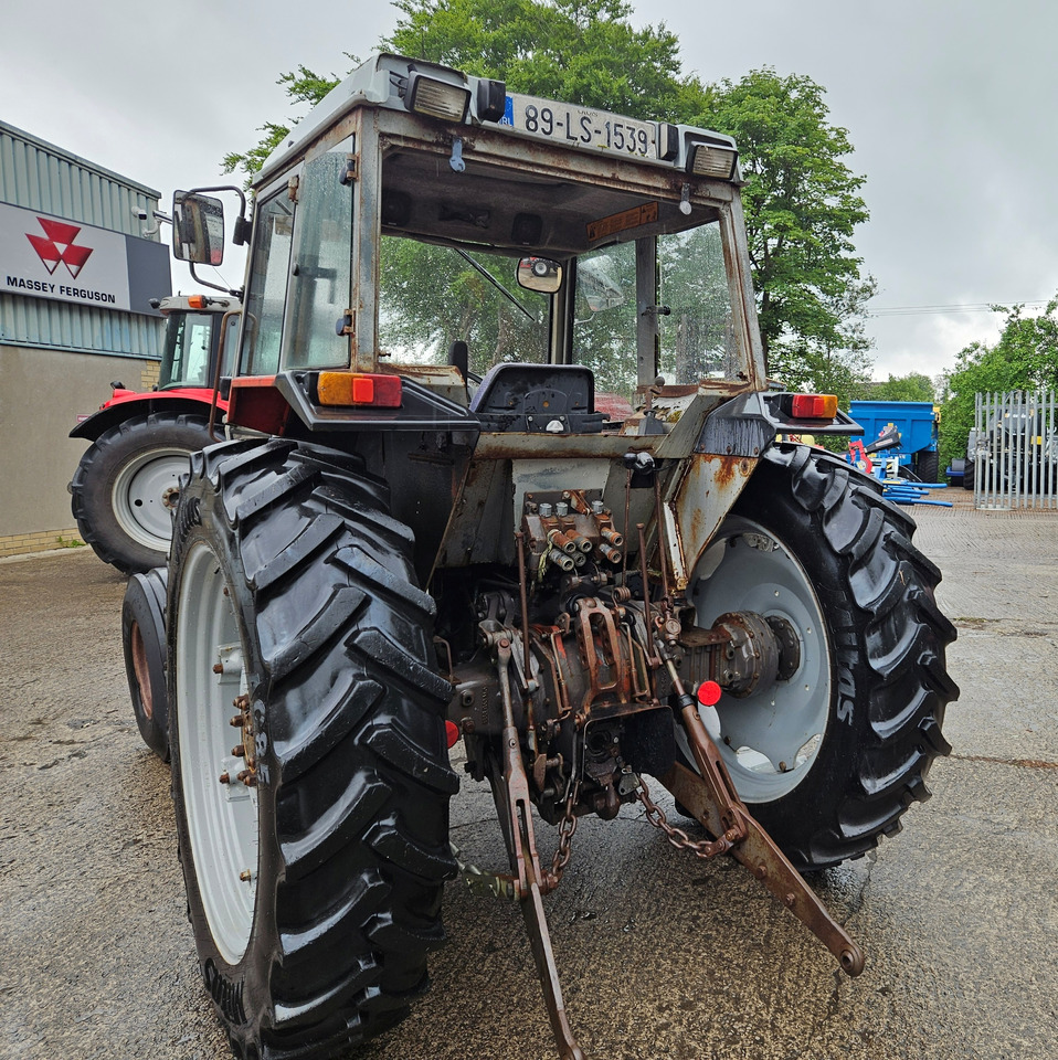 1988 MF 390 2wd - Farm tractor: picture 3 1988 MF 390 2wd - Farm tractor: picture 3