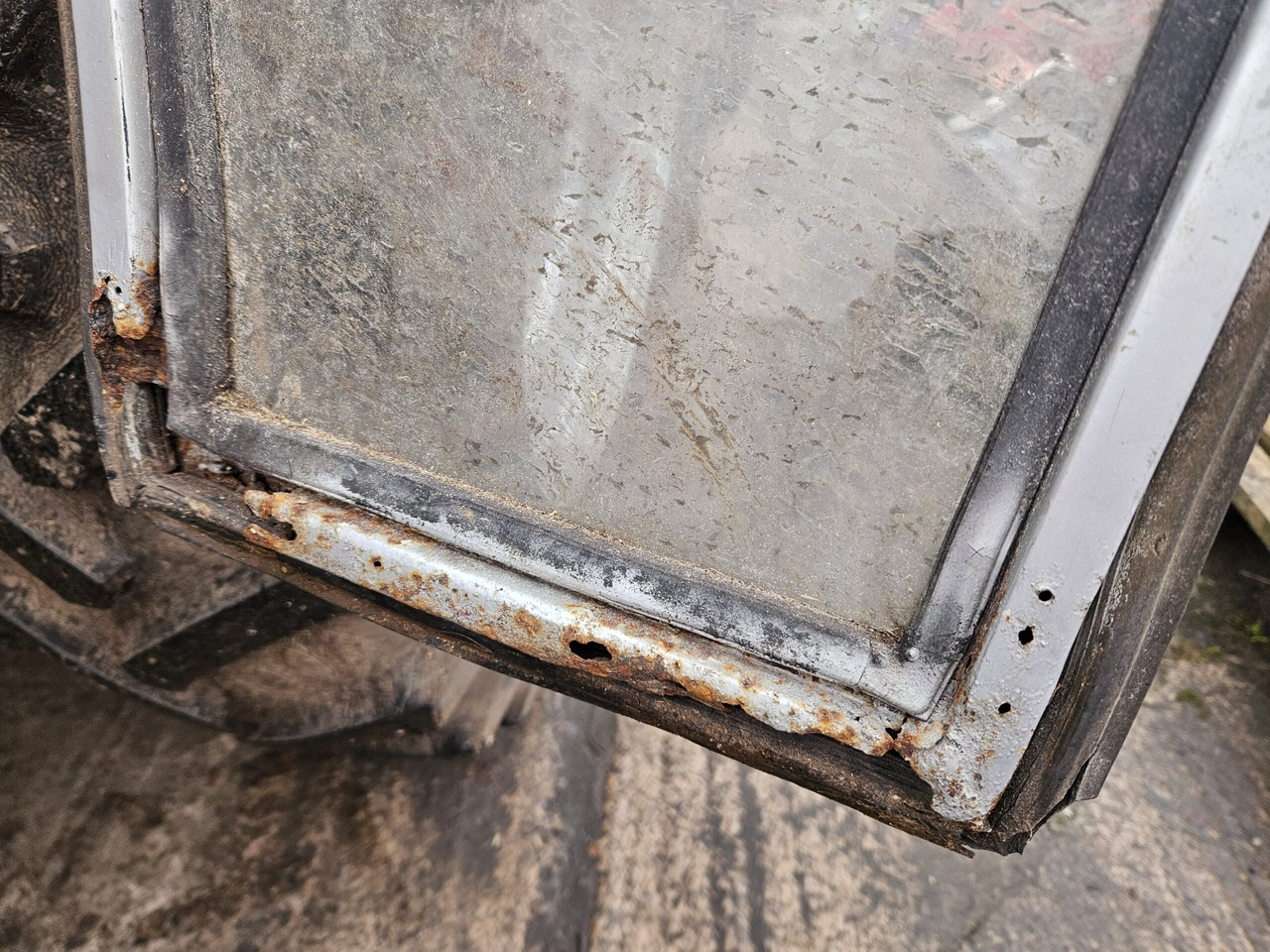 Farm tractor 1993 MF 390T 4wd tractor, good off farm condition: picture 10