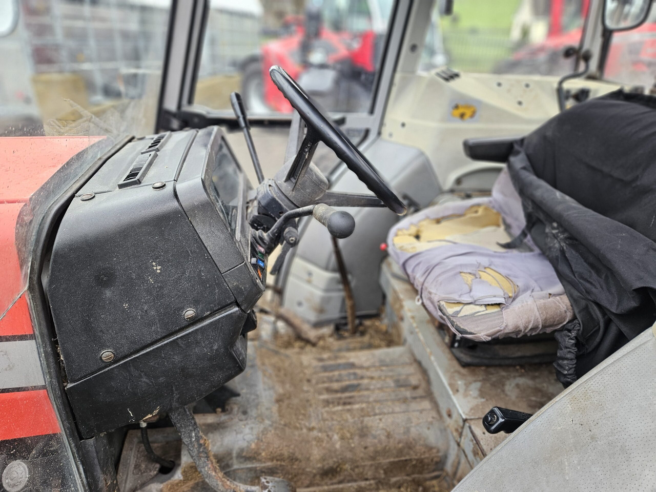 Farm tractor 1993 MF 390T 4wd tractor, good off farm condition: picture 6