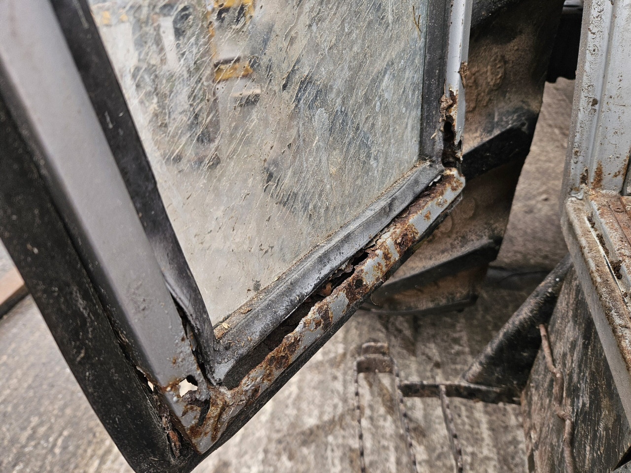 Farm tractor 1993 MF 390T 4wd tractor, good off farm condition: picture 11