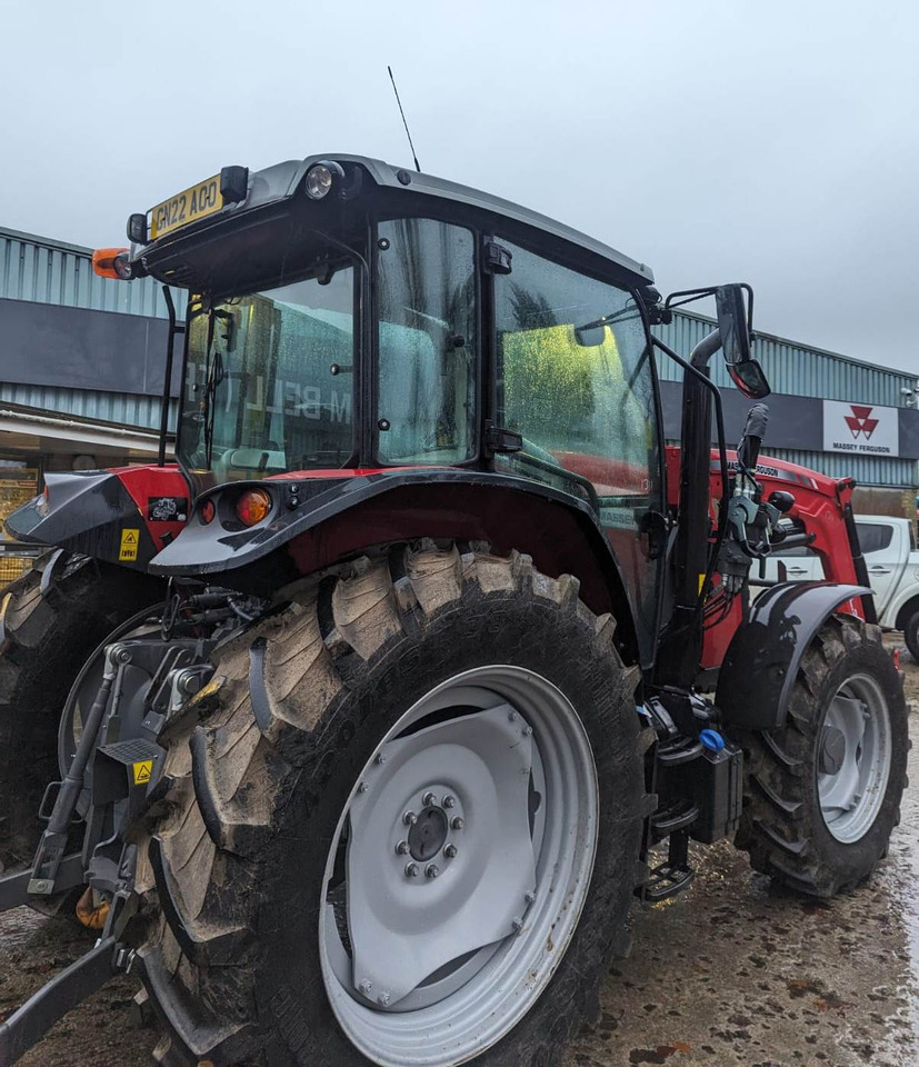 2022 Massey Ferguson 5712M c/w Loader, As New - Farm tractor: picture 3 2022 Massey Ferguson 5712M c/w Loader, As New - Farm tractor: picture 3