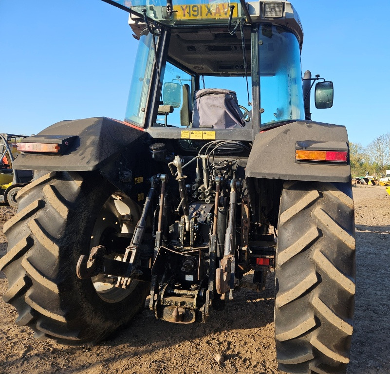 MF 6270 with front loader, under 6000 hours - Farm tractor: picture 3 MF 6270 with front loader, under 6000 hours - Farm tractor: picture 3