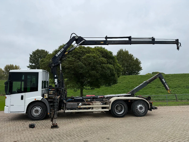 Mercedes-Benz Econic Hiab 220-Hooklift-6x2-Remote - Crane truck: picture 2 Mercedes-Benz Econic Hiab 220-Hooklift-6x2-Remote - Crane truck: picture 2