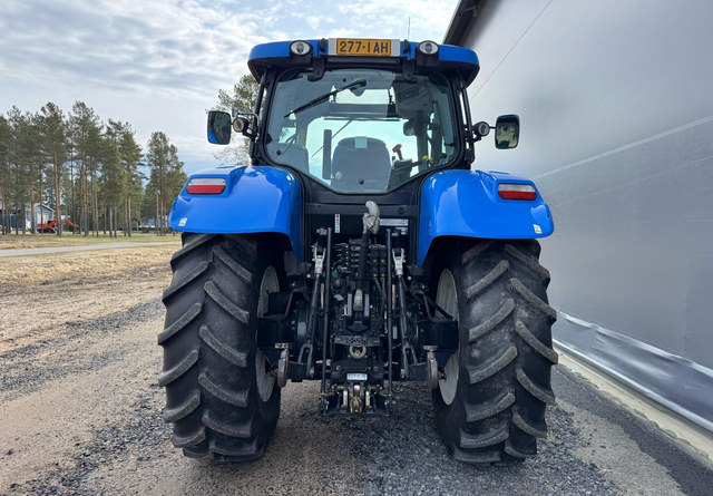 New Holland T7.200 - Farm tractor: picture 4 New Holland T7.200 - Farm tractor: picture 4